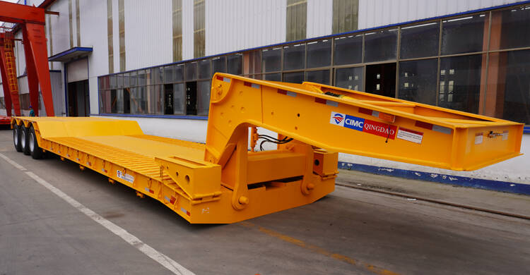 Detachable gooseneck trailers