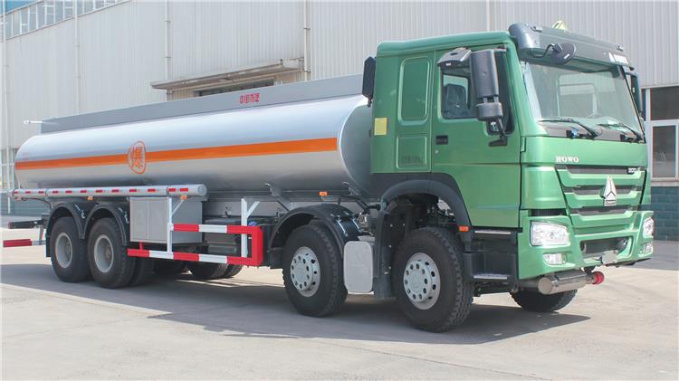 Howo 8x4 20000 Liters Diesel Tanker Truck for Sale Oil Delivery Truck In Nigeria