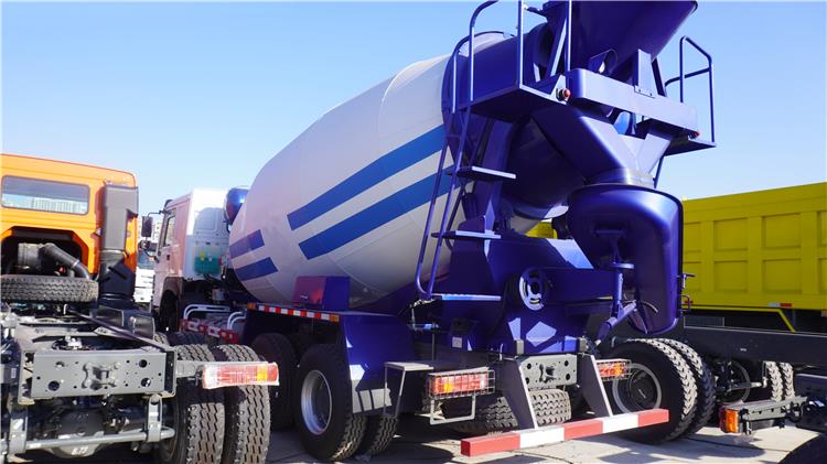 Used Howo Volumetric Concrete Mixer Truck 6X4 for Sale with 10 CBM Long Life Time