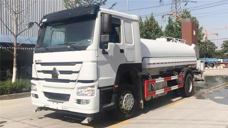Howo 4x2 7 Wheels  Water Tank Truck Water Bowser with Sprinkler for Sale Price