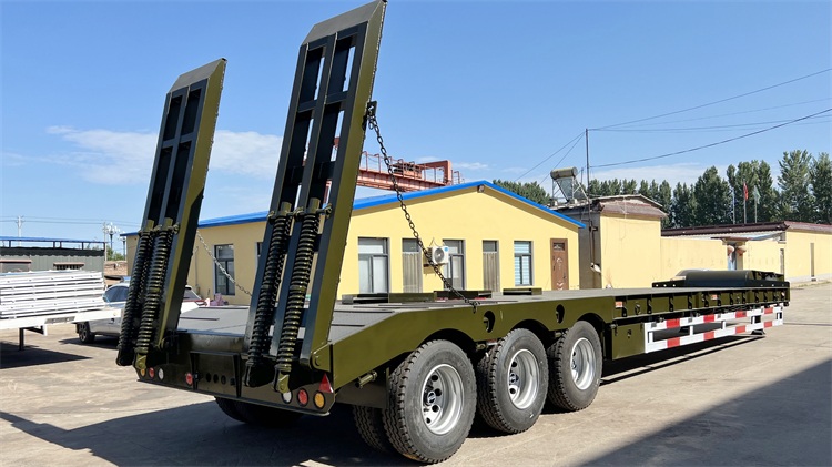 Tri Axle 60 Ton Low Bed Truck Trailer for Sale - Howo Sinotruk