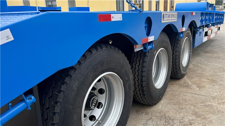 Low Bed Trailer 80 Tons for Sale Transport to Excavator