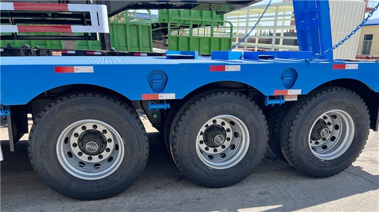 Low Bed Trailer 80 Tons for Sale Transport to Excavator