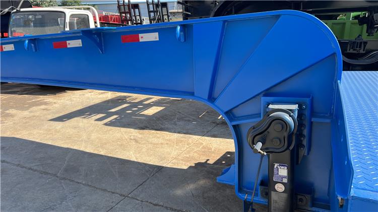 Low Bed Trailer 80 Tons for Sale Transport to Excavator