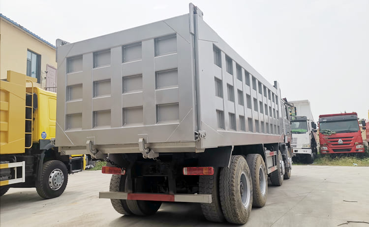 LHD Used Shacman Dump Truck 8x4 for Sale in Nigeria