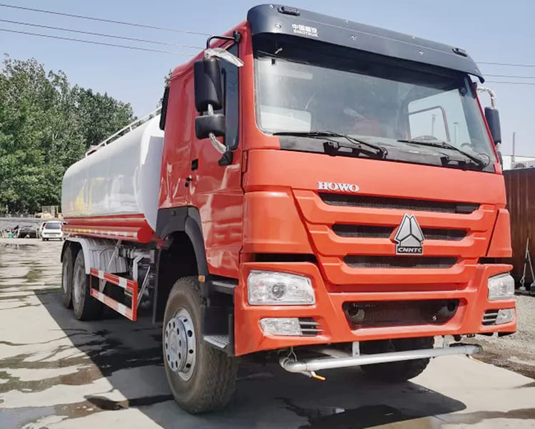 Used Sinotruk Howo Water Tank Truck 371HP Price