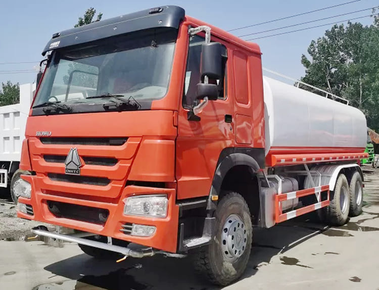 Used Sinotruk Howo Water Tank Truck 371HP Price