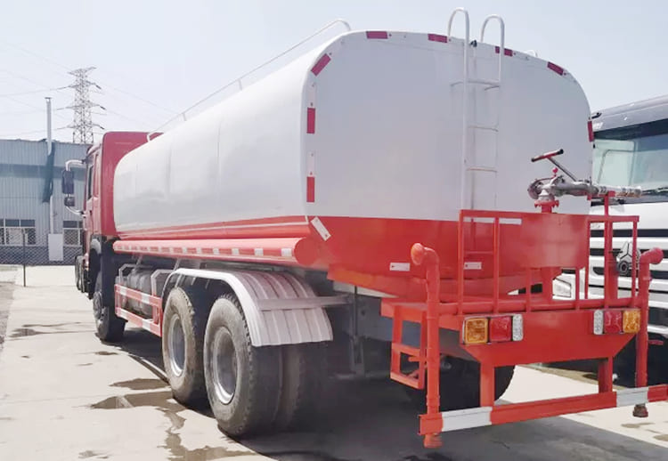 Used Sinotruk Howo Water Tank Truck 371HP Price