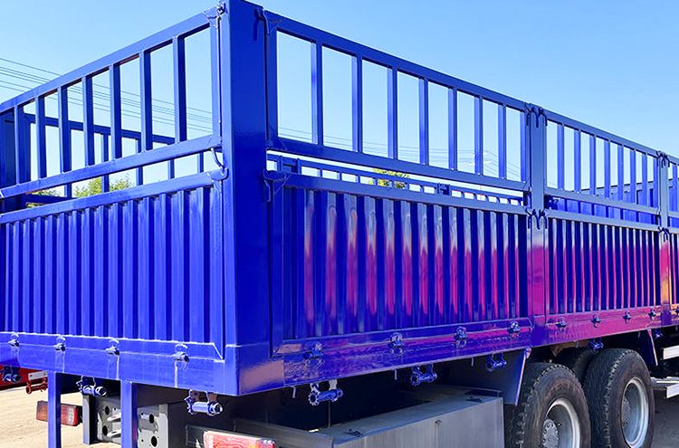 Used Howo Fence Cargo Truck for Sale in China