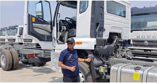 Ghana Customer Visits TITAN to Purchase HOWO 371HP Truck Head